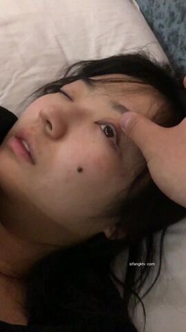 【麻花免费视频】最新泄密流出99年清纯小护士▌梁柳月 ▌遭男友下药迷玩社S曝光 无意识玩弄胴体扣逼翻白眼后庭扩张