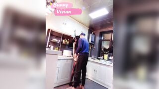 【麻花免费视频】最浪推特反差婊网红【爱丝袜Vivian姐】最新定制视频-性感厨娘 爆裂黑丝厨房激烈性爱 高清私拍20P 高清960P原版