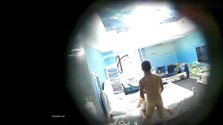 【麻花免费视频】最近很热的情趣酒店海洋套房摄像头偷拍小妹吃完早点和姐夫开房偷情姐夫貌似很忙不停有电话打入