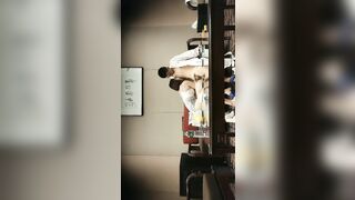 【麻花免费视频】素人丶外围原千人斩好身材高素质外围妹，镜头前特写口交桌子上操，抬起双腿抽插撞击，太大搞得妹子受不了