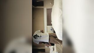 【麻花免费视频】素人丶打野原千人斩大长腿短裙妹子，直接后入疯狂输出，双腿肩上扛一下下撞击，扶着小腰操的妹子受不了