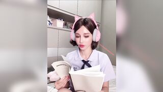 【麻花免费视频】网红达人-辛尤里最新Onlyfans收费视频流出，火辣小妹全裸诱惑！