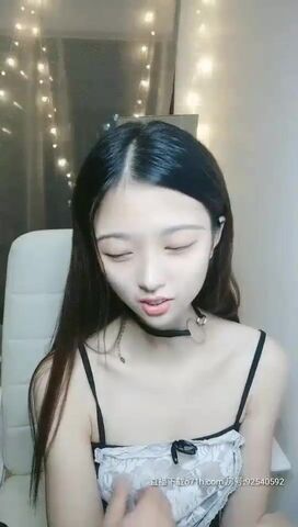 【麻花免费视频】萌妹妹长相清纯甜美妹子自摸啪啪，脱光光椅子上掰穴特写抽插后入猛操