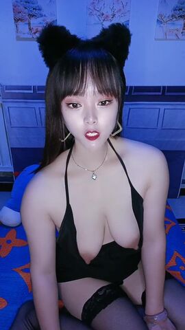 【麻花免费视频】妖娆小妲己丝袜小美腿岔开近距离看粉红小穴