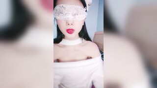 【麻花免费视频】水水很甜白嫩丝袜美腿手指自淫粉穴