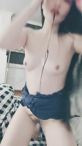 【麻花免费视频】清欢全裸自演白嫩小白兔一晃一晃的