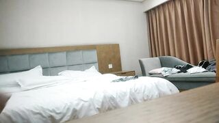 【麻花免费视频】无情的屌探花一哥佳作不断00后大圈女神相伴01