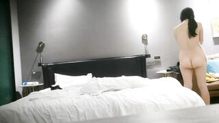 【麻花免费视频】無情的屌無縫銜接抬頭舔逼女神嬌喘肉體被蹂躪