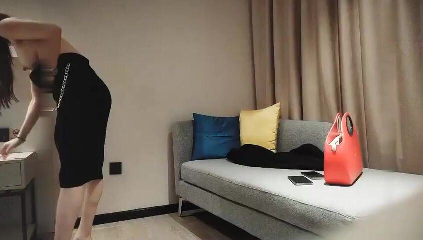 【麻花免费视频】约了个黑色长裙性感少妇啪啪口交69姿势舔逼