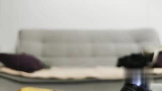 【麻花免费视频】约御姐范美女在客厅小沙发上连操2次