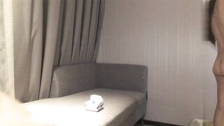 【麻花免费视频】2800网约外围小姐姐清纯乖巧沙发上暴操展示