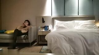 【麻花免费视频】2800网约高端外围开档黑丝情趣诱惑白嫩翘臀