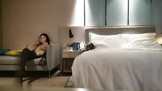 【麻花免费视频】2800网约高端外围开档黑丝情趣诱惑白嫩翘臀