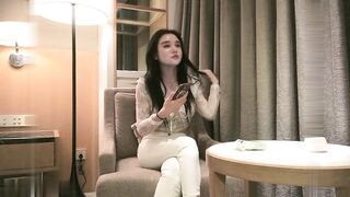 【麻花免费视频】3500约网红脸外围小姐姐美乳白嫩翘臀高耸