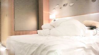 【麻花免费视频】3500约网红脸外围小姐姐美乳白嫩翘臀高耸