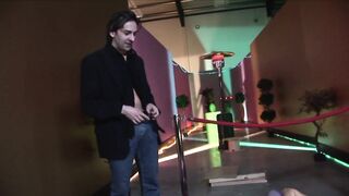 【麻花免费视频】两个性感的女同性恋和一个幸运的家伙尝试性交