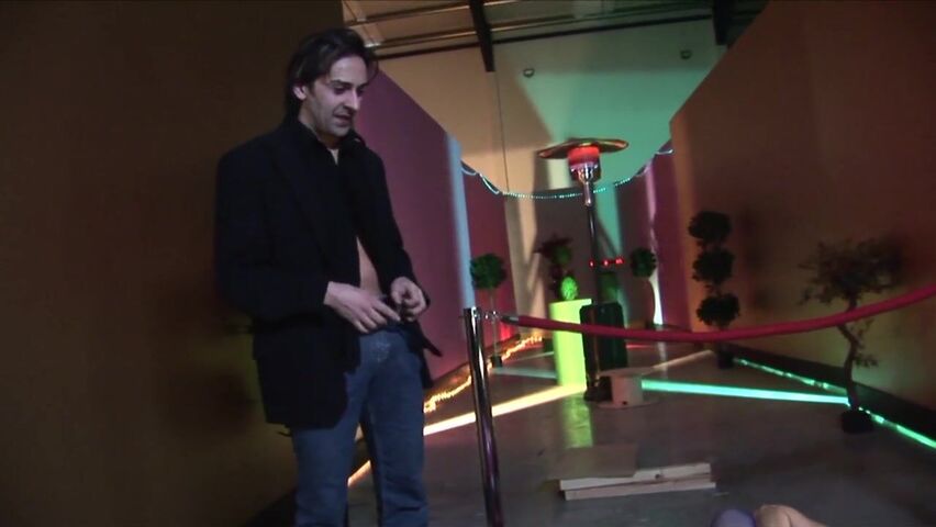 【麻花免费视频】两个性感的女同性恋和一个幸运的家伙尝试性交