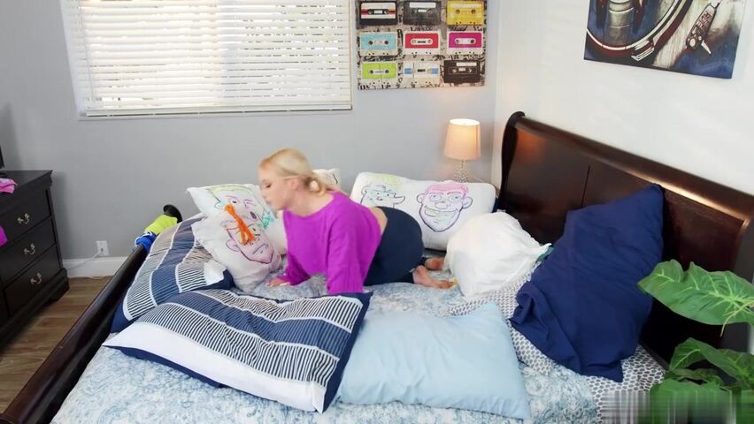 【麻花免费视频】丽贝卡·沃尔佩蒂和男朋友在家里的一场性爱抽插