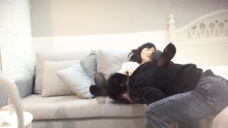 【麻花免费视频】久违的3P场24岁苗条小姐姐情趣黑丝C罩杯美腿