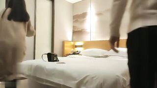 【麻花免费视频】壹屌探花约两少妇玩双飞一起翘起双腿等着被操