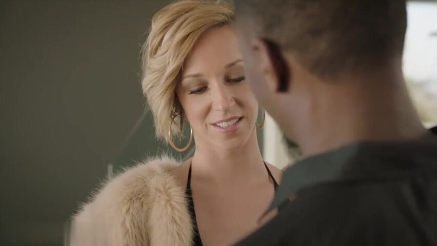 【麻花免费视频】性感的女人和英国广播公司职员在卧室做爱