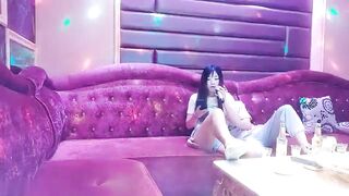 【麻花免费视频】歌厅探花陈先生商K达人脱光沙发干淫水不少擦