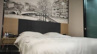 【麻花免费视频】神似宋祖儿外围女神被近景掰穴展示乖巧甜美