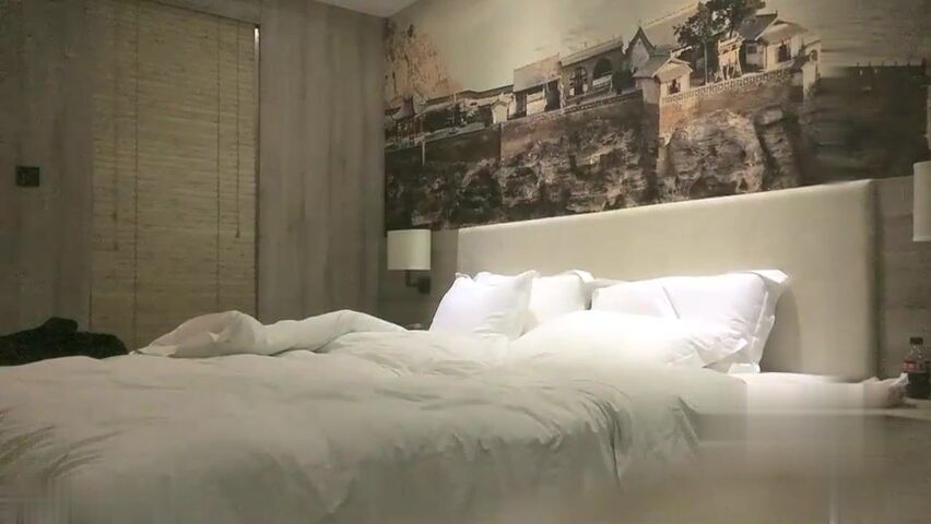 【麻花免费视频】约了个苗条妹子深喉口交后入抬腿大力猛操