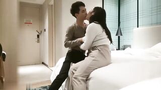 【麻花免费视频】约肉肉妹子口交舔弄摸逼抱着大力抽插猛操