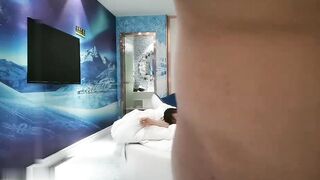 【麻花免费视频】约黑丝少妇啪啪穿上情趣装女仆装口交抽插