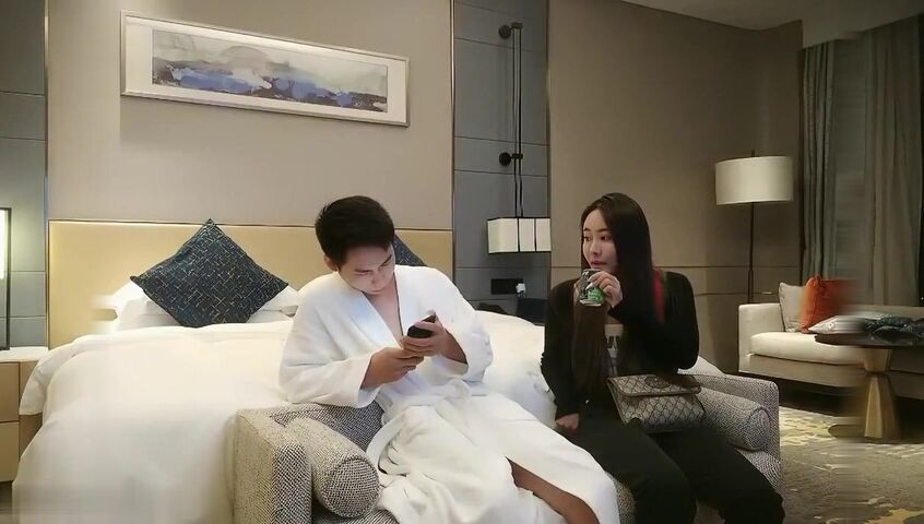 【麻花免费视频】酒店约操外围小姐姐美乳翘臀抠穴花式啪啪