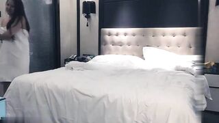 【麻花免费视频】黑衣肉肉身材少妇啪啪特写口交摸逼后入上位