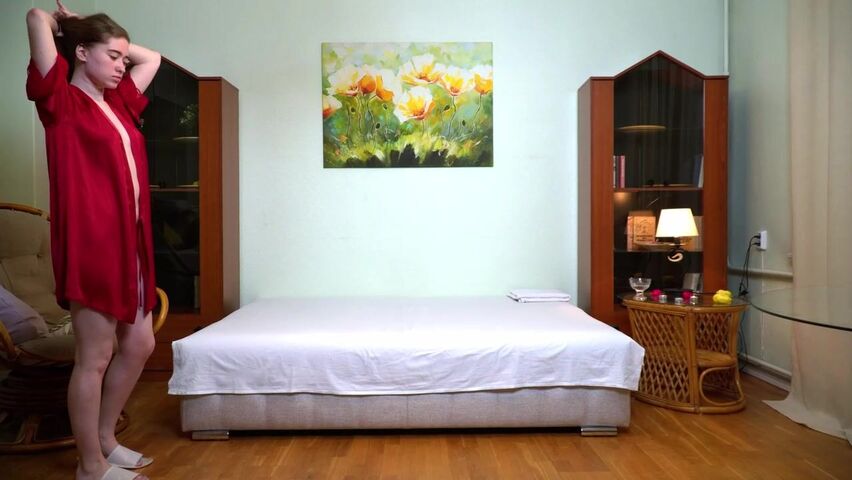 【麻花免费视频】处女按摩无毛小穴玩弄呻吟不断高潮呻吟