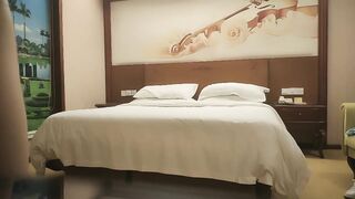 【麻花免费视频】小马寻花兼职20岁大学生少女胴体高潮迭起撸管