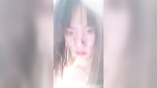 【麻花免费视频】无毛骚穴很性感让小哥压在身下爆草抽插