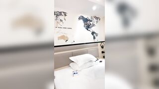 【麻花免费视频】白嫩女友模特哥哥无套啪啪精液射在阴毛上