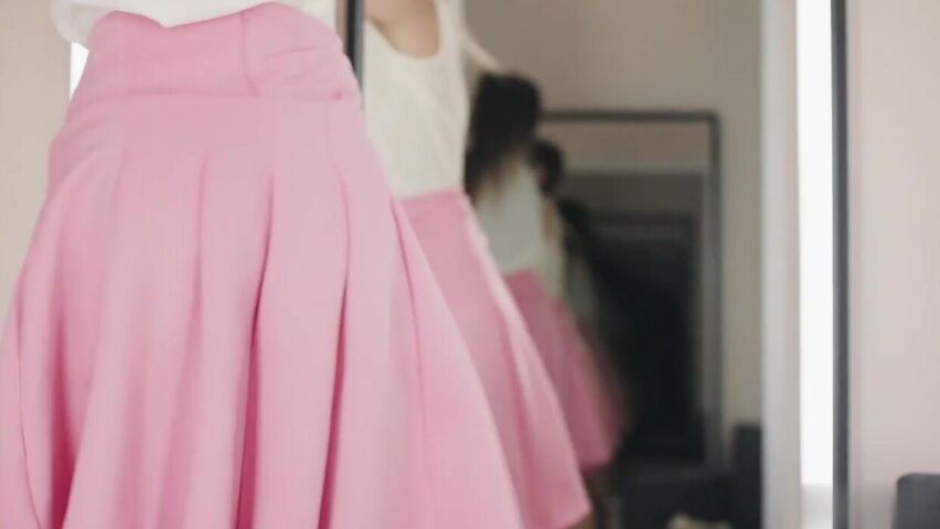 【麻花免费视频】白嫩淫穴拿着阳具自慰阴唇高潮不间断