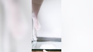 【麻花免费视频】车模大长腿性感美女阳具吸在镜子上骑乘位