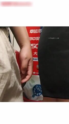 【麻花传媒视频】干了我不敢干的事，色胆包天重磅推荐【团队协作地铁公交围猎少女少妇】三人把很美的少女顶臀吓哭了 好害怕！