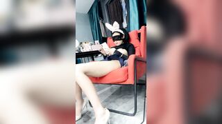 【麻花传媒视频】丝袜少女玩弄大鸡巴网红直播挣钱打桩