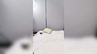 【麻花传媒视频】丝袜肥臀少女邀请鸡巴男主侧入打桩尖叫