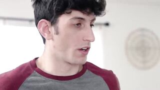 【麻花传媒视频】卡西·德伊斯拉吃儿子大鸡巴舔弄骑乘呻吟