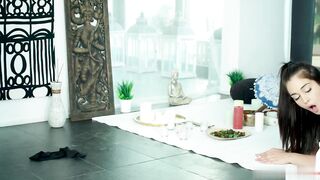 【麻花传媒视频】性爱大师玩弄白嫩美乳淫穴各种抽插站立呻吟