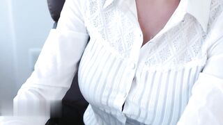 【麻花传媒视频】眼镜御姐玩弄鸡巴提臀侧入打桩性爱高潮