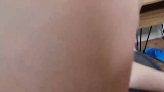 【麻花免费视频】卡丽塔被室友巨大的鸡巴诱惑主动深喉刺激