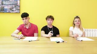 【麻花免费视频】教师拉拉·克鲁兹双女一块玩弄舔弄骑乘