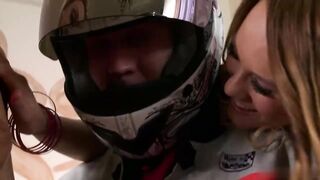 【麻花免费视频】金发女神与闺蜜一块暴插菊花骑坐深插淫语