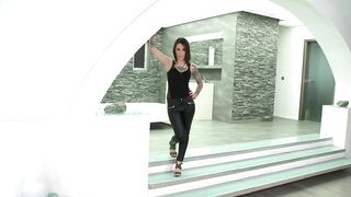 【麻花免费视频】尼基塔·贝鲁奇是你自己的变态肛交荡妇