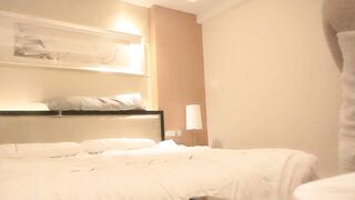 【麻花免费视频】极品热巴约粉丝上床各种掰穴玩弄深插不断