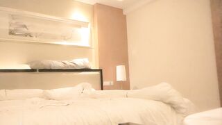 【麻花免费视频】极品热巴约粉丝上床各种掰穴玩弄深插不断